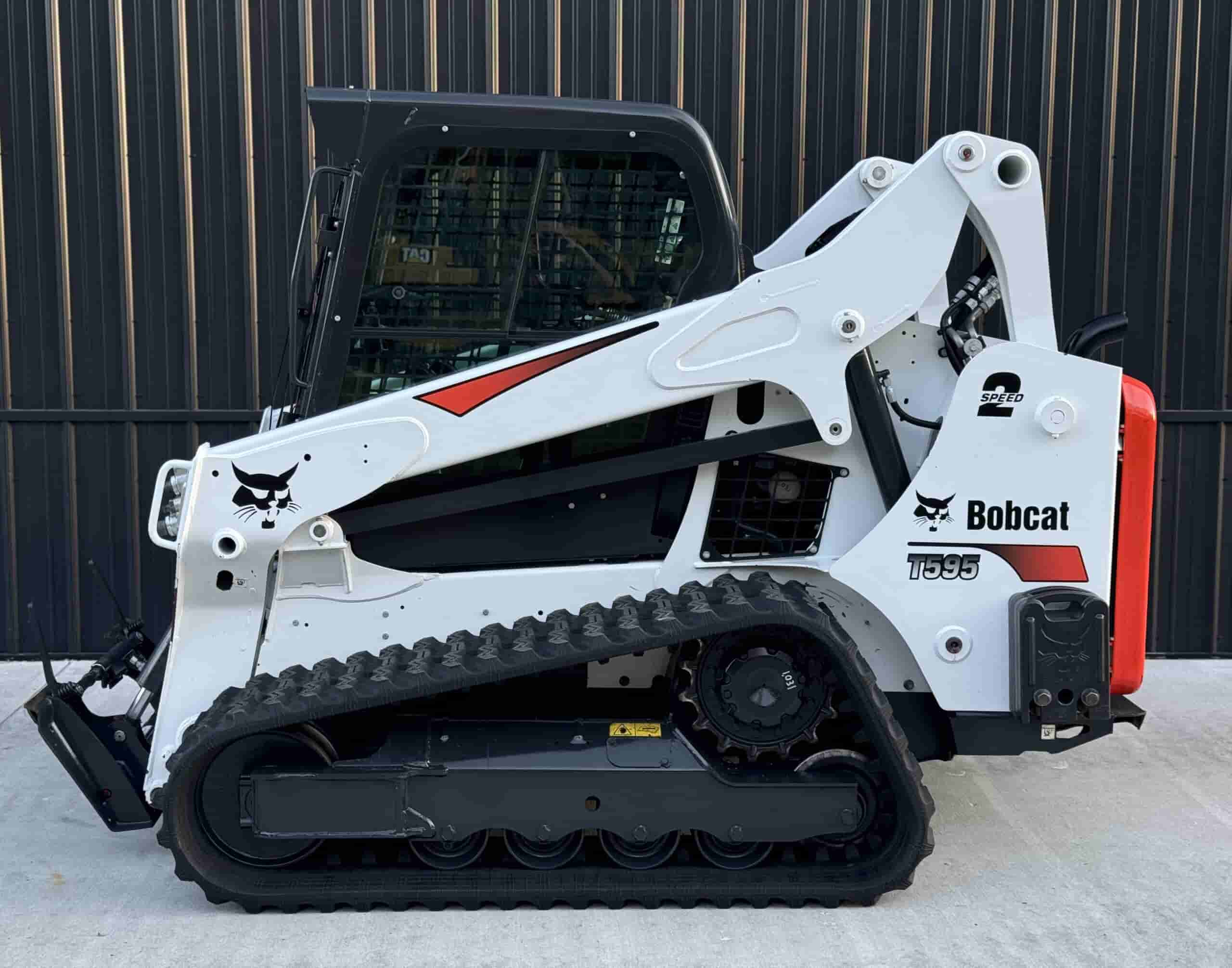 2017 BOBCAT T595 CLEAN
